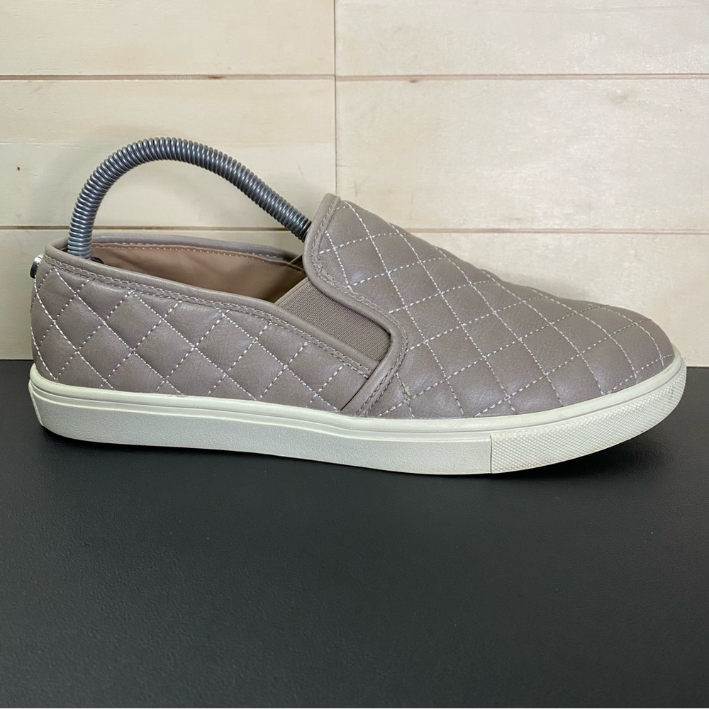 Steve Madden Ecentrcq Quilted Slip-Ons Women's Size 10 B Shoes Taupe
